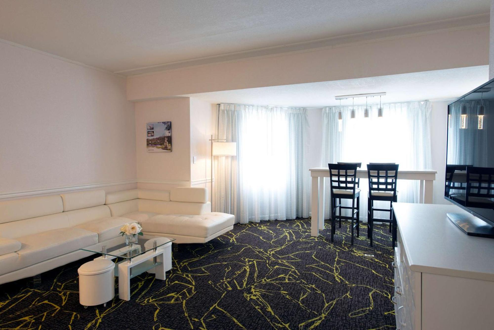 The Roslyn, Tapestry Collection By Hilton Hotel